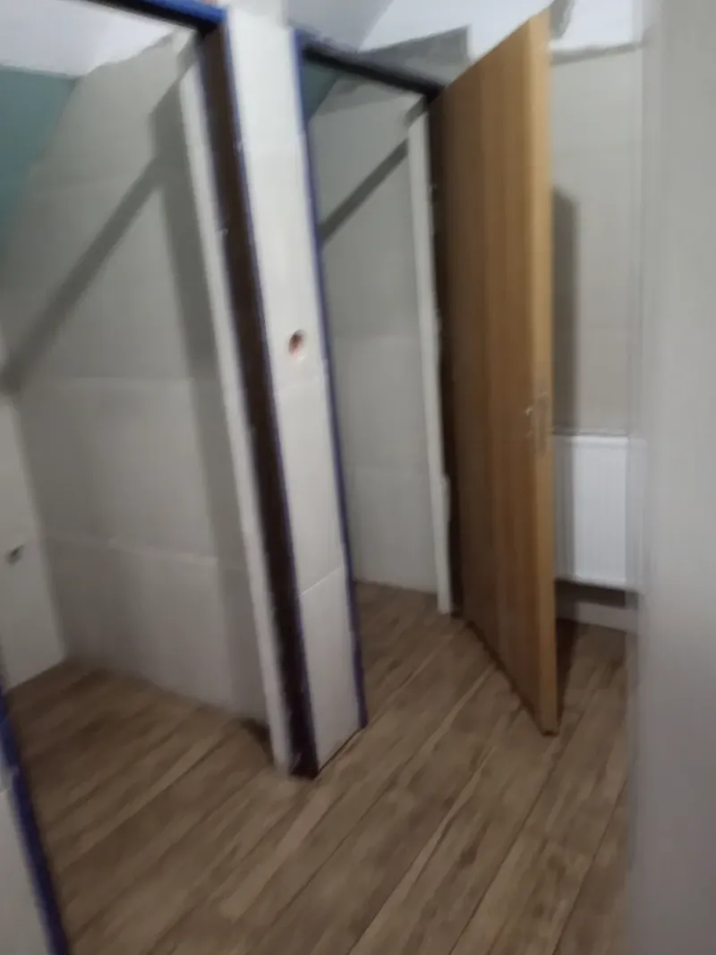 Ścianki działowe z płyt gipsowo-kartonowych w trakcie montażu, realizacja w Krakowie