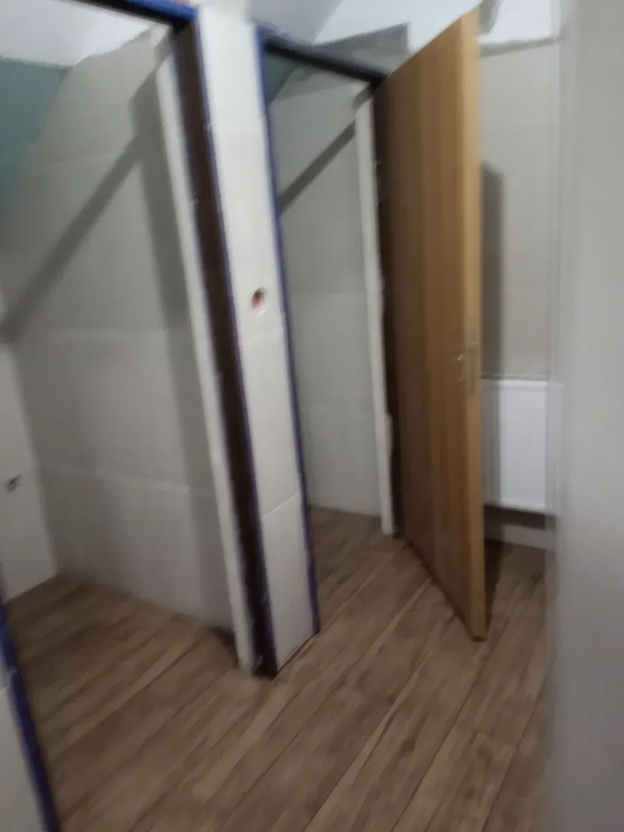 Ścianki działowe z płyt gipsowo-kartonowych w trakcie montażu, realizacja w Krakowie